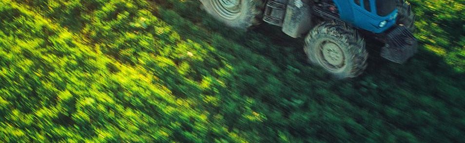 Market-Agriculture-Tractor-AerialISO-BlueFade